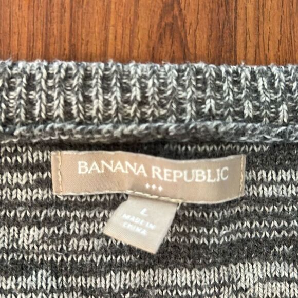 Banana republic Heather Gray cropped long sleeve sweater with zipper detail swea - Picture 2 of 4